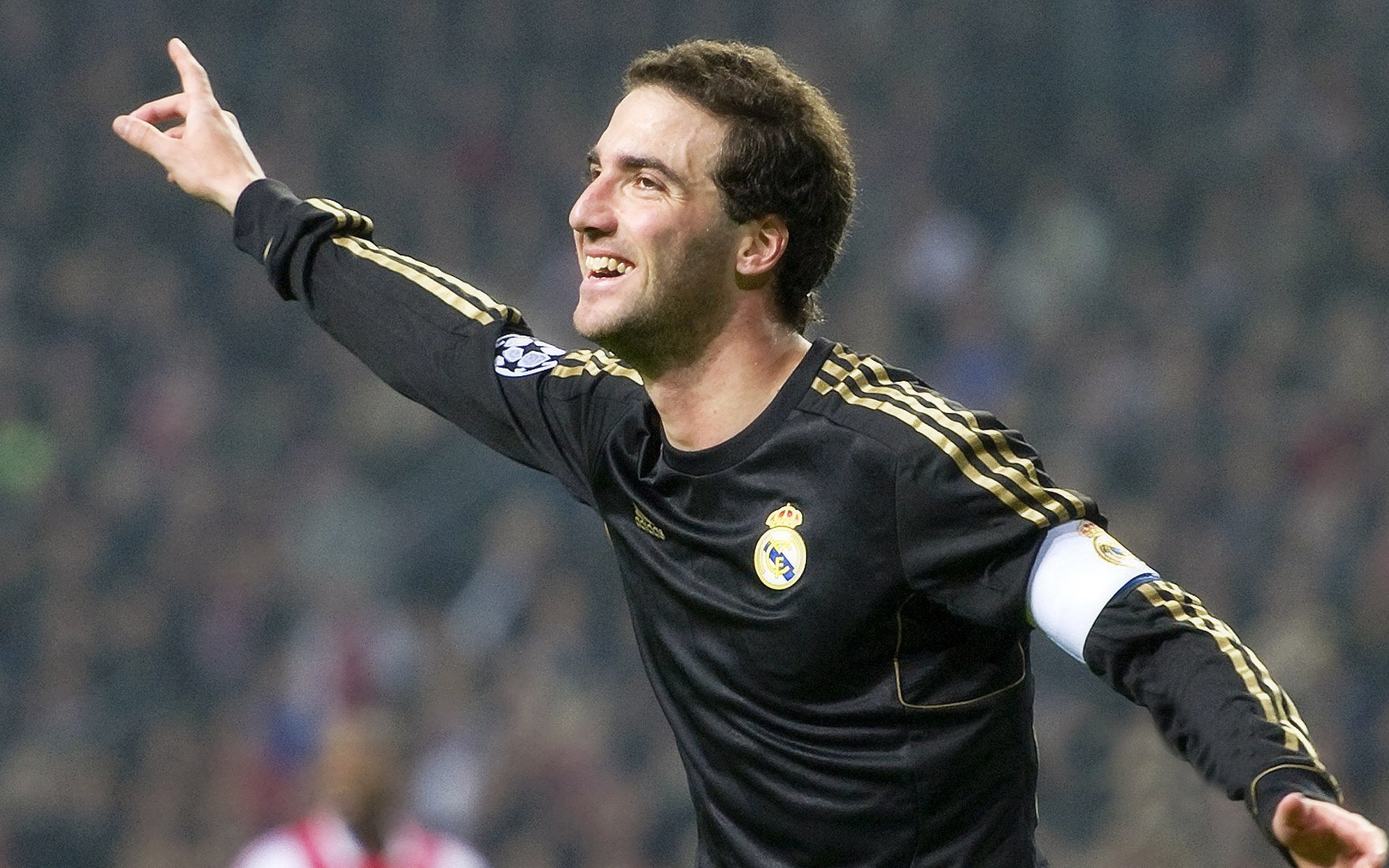 “德甲联赛进入高潮，积分榜竞争激烈”，德甲联赛积分榜比分