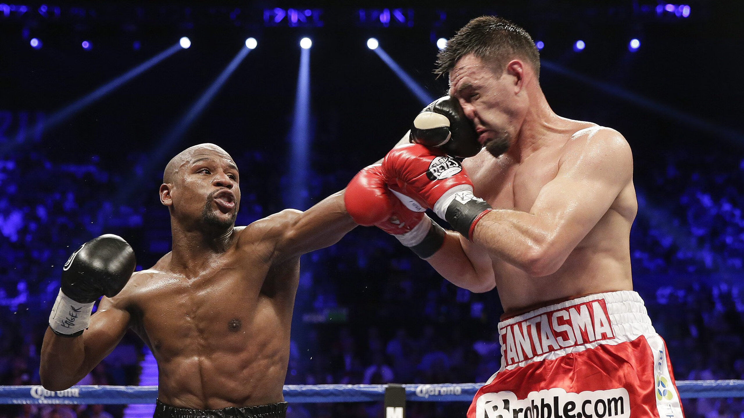 AYX GAMING-英超神奇瞬间不断，精彩进球和高难扑救令人震撼，英超球队进球纪录